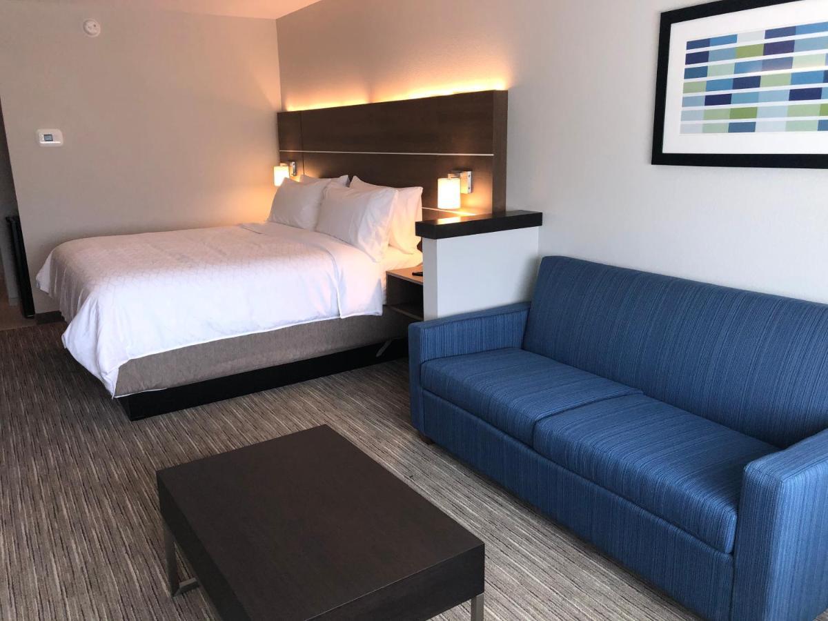 Holiday Inn Express & Suites - Roanoke - Civic Center Bagian luar foto