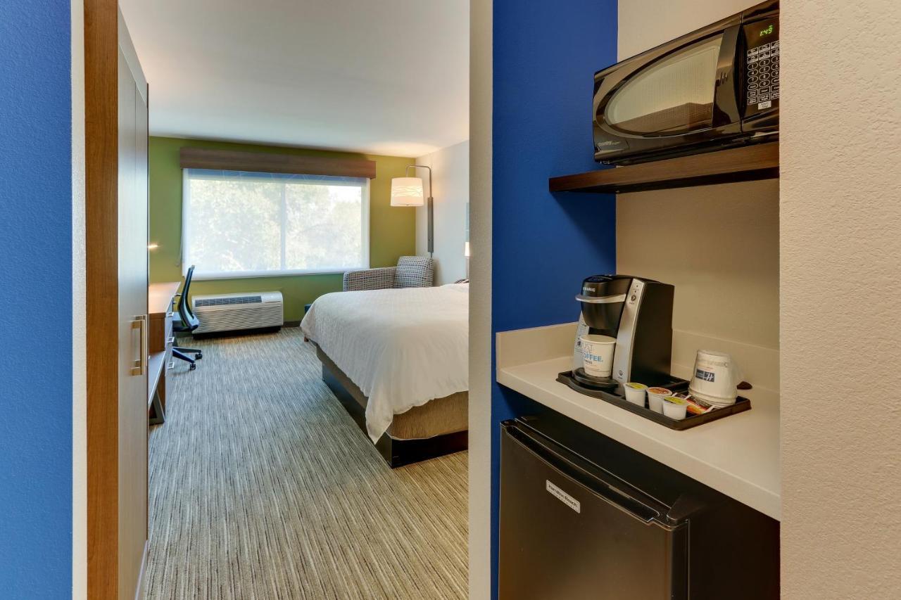 Holiday Inn Express & Suites - Roanoke - Civic Center Bagian luar foto