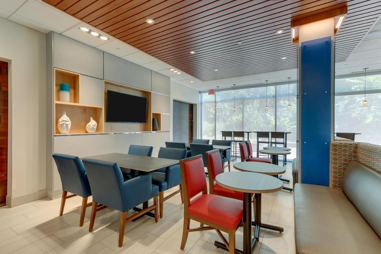 Holiday Inn Express & Suites - Roanoke - Civic Center Bagian luar foto