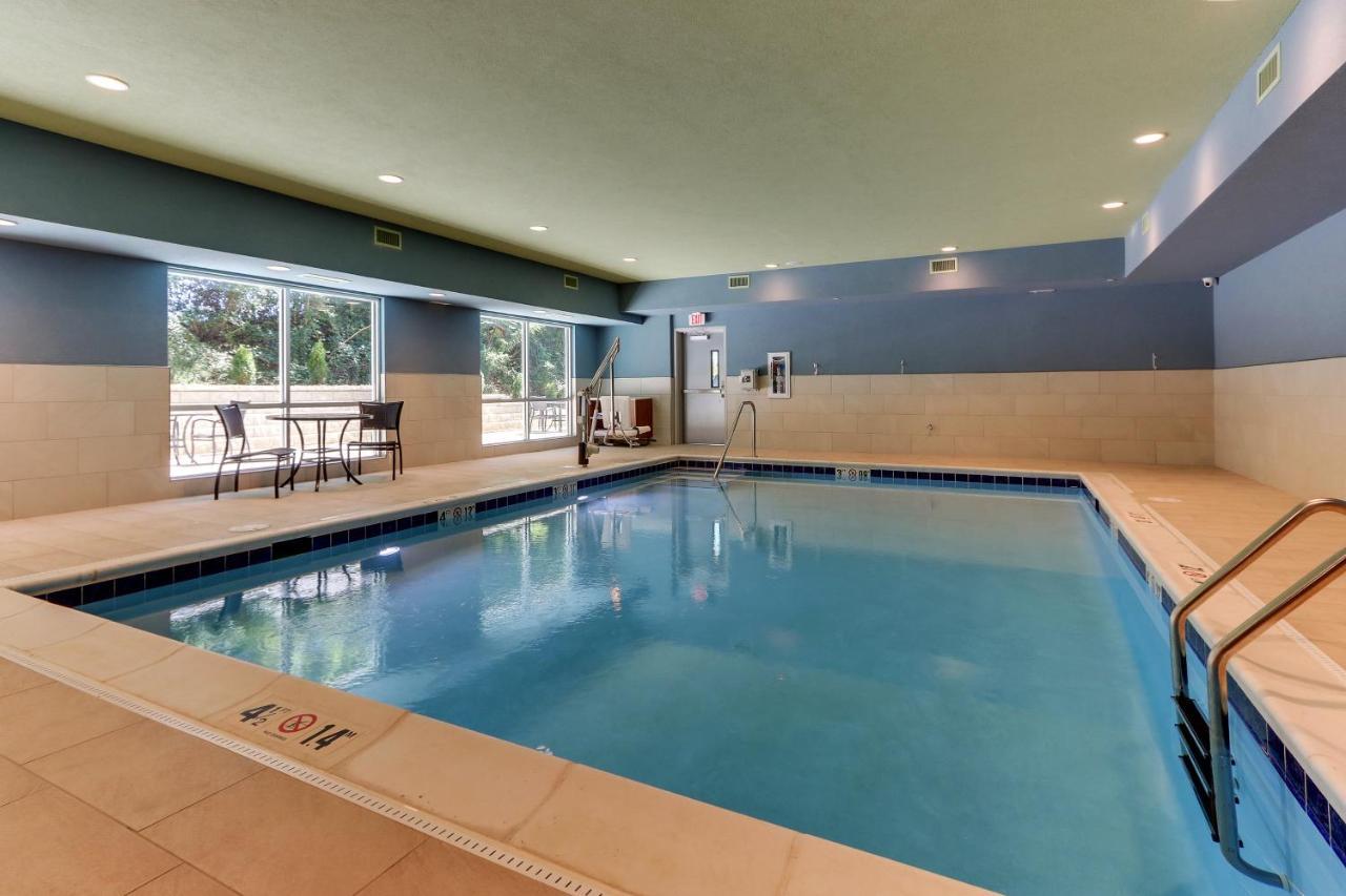 Holiday Inn Express & Suites - Roanoke - Civic Center Bagian luar foto