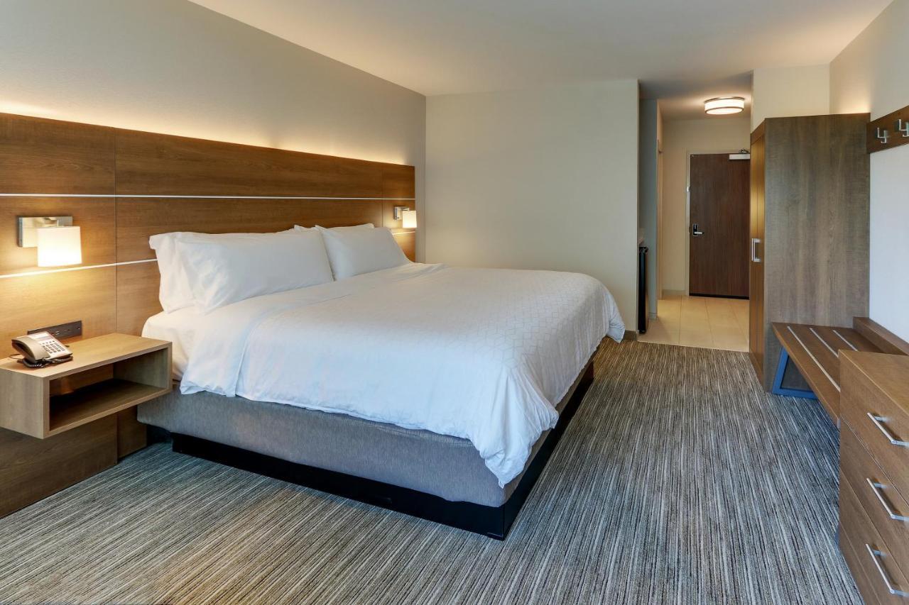 Holiday Inn Express & Suites - Roanoke - Civic Center Bagian luar foto