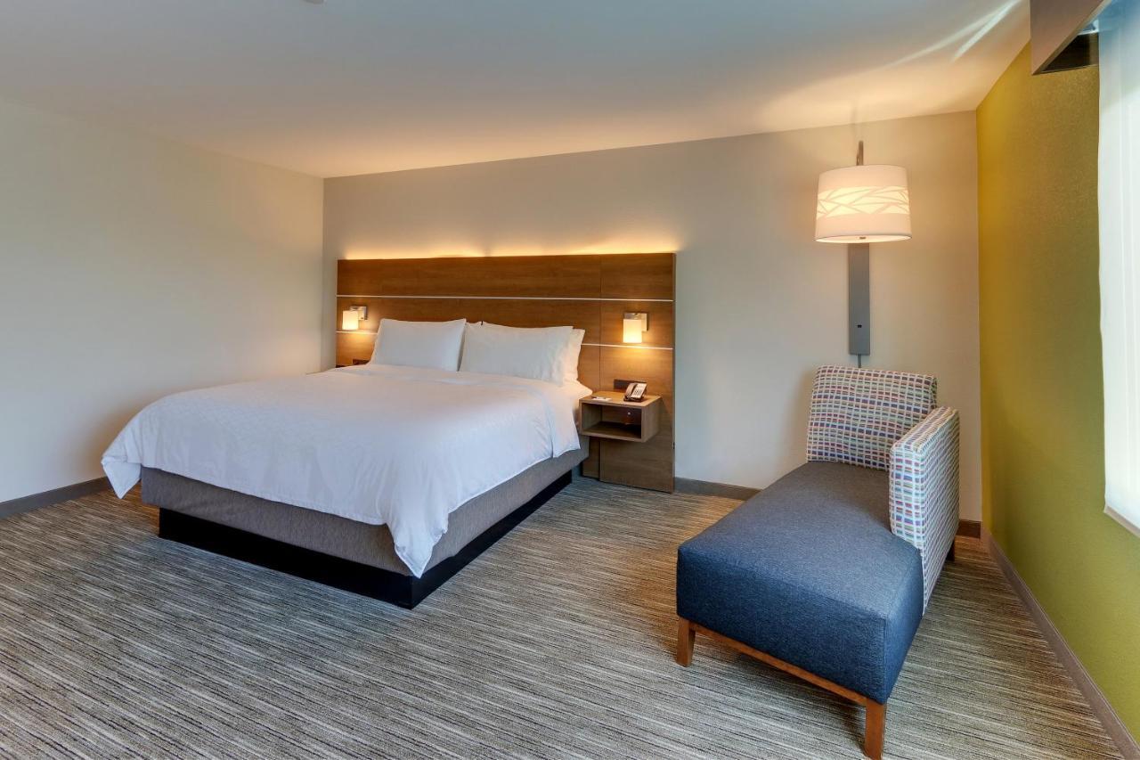 Holiday Inn Express & Suites - Roanoke - Civic Center Bagian luar foto