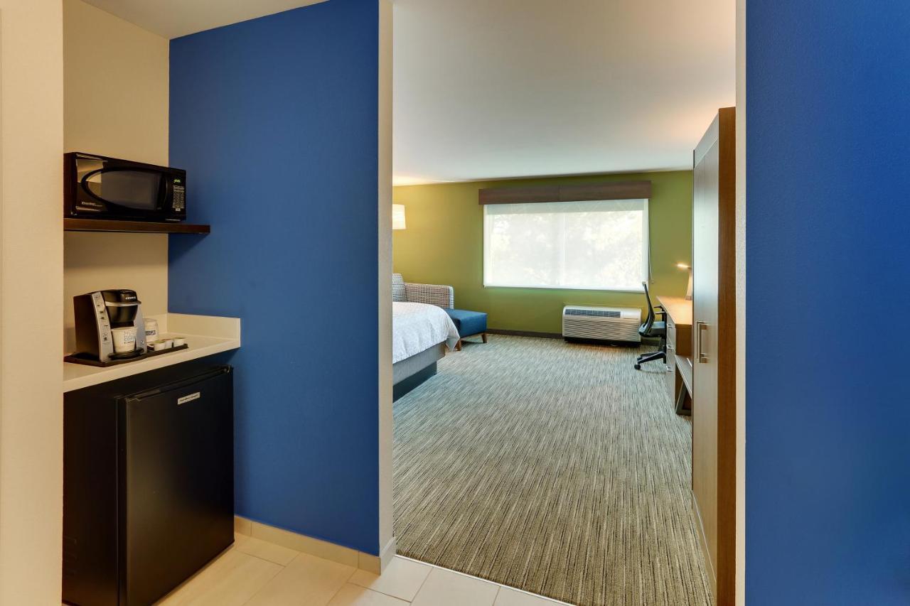 Holiday Inn Express & Suites - Roanoke - Civic Center Bagian luar foto