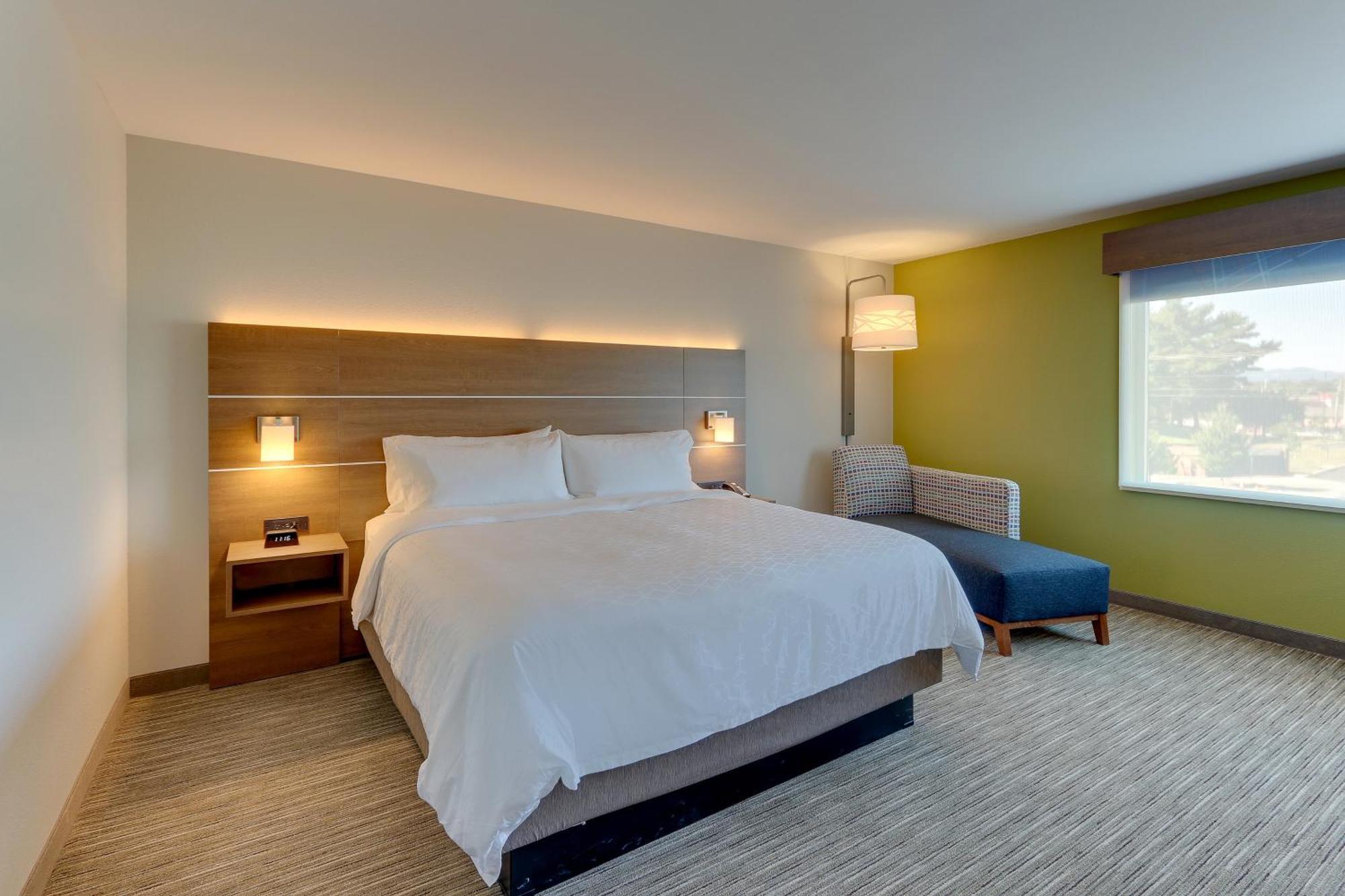 Holiday Inn Express & Suites - Roanoke - Civic Center Bagian luar foto